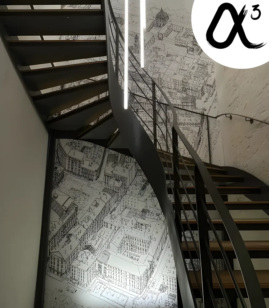 Escalier en acier et bois devant une tapisserie dessinant la ville de Lyon